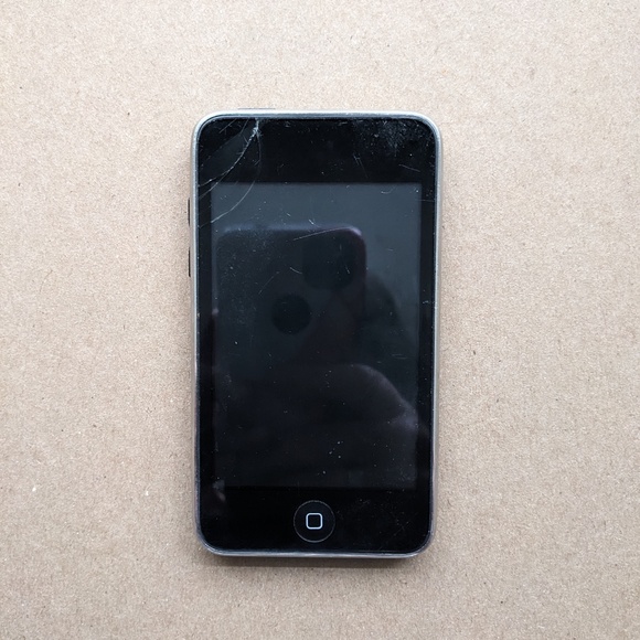 iPod Touch 2nd Gen (For Parts Only) - Picture 1 of 2